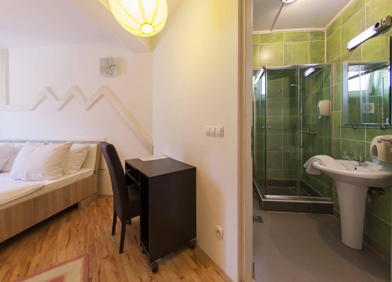 Hostel Hayat SJJ Exteriör bild